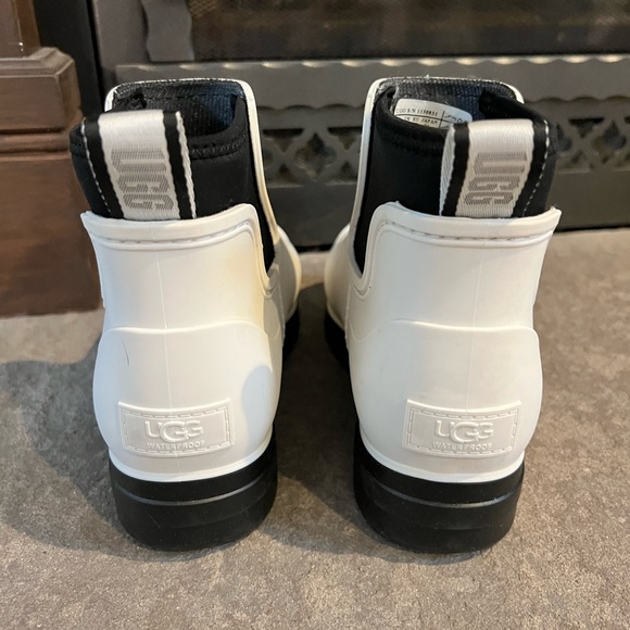 Womens Ugg droplet lug-sole droplet waterproof rain boot size 7 - Picture 4 of 7